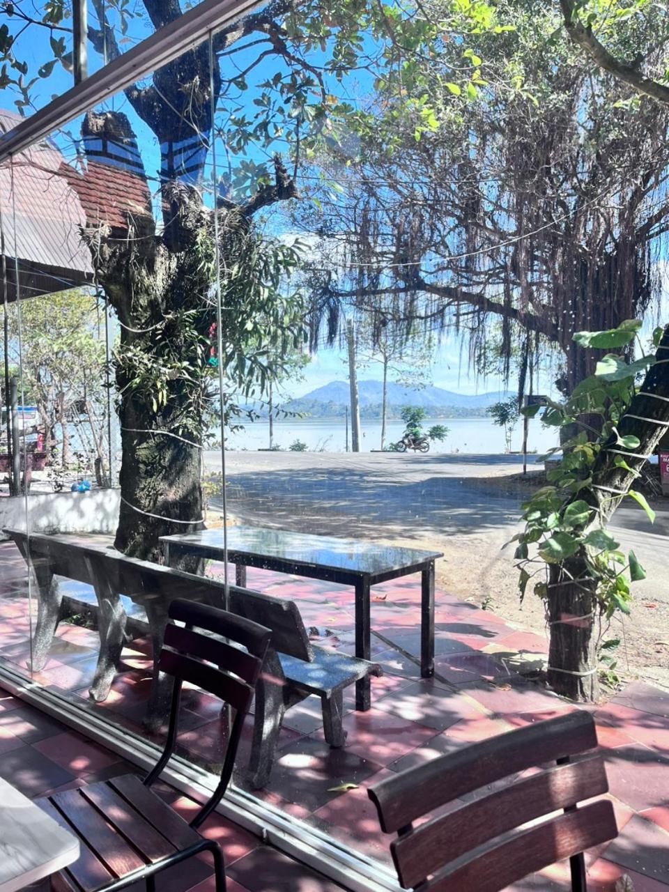 Lak View Hotel Lien Son Buitenkant foto