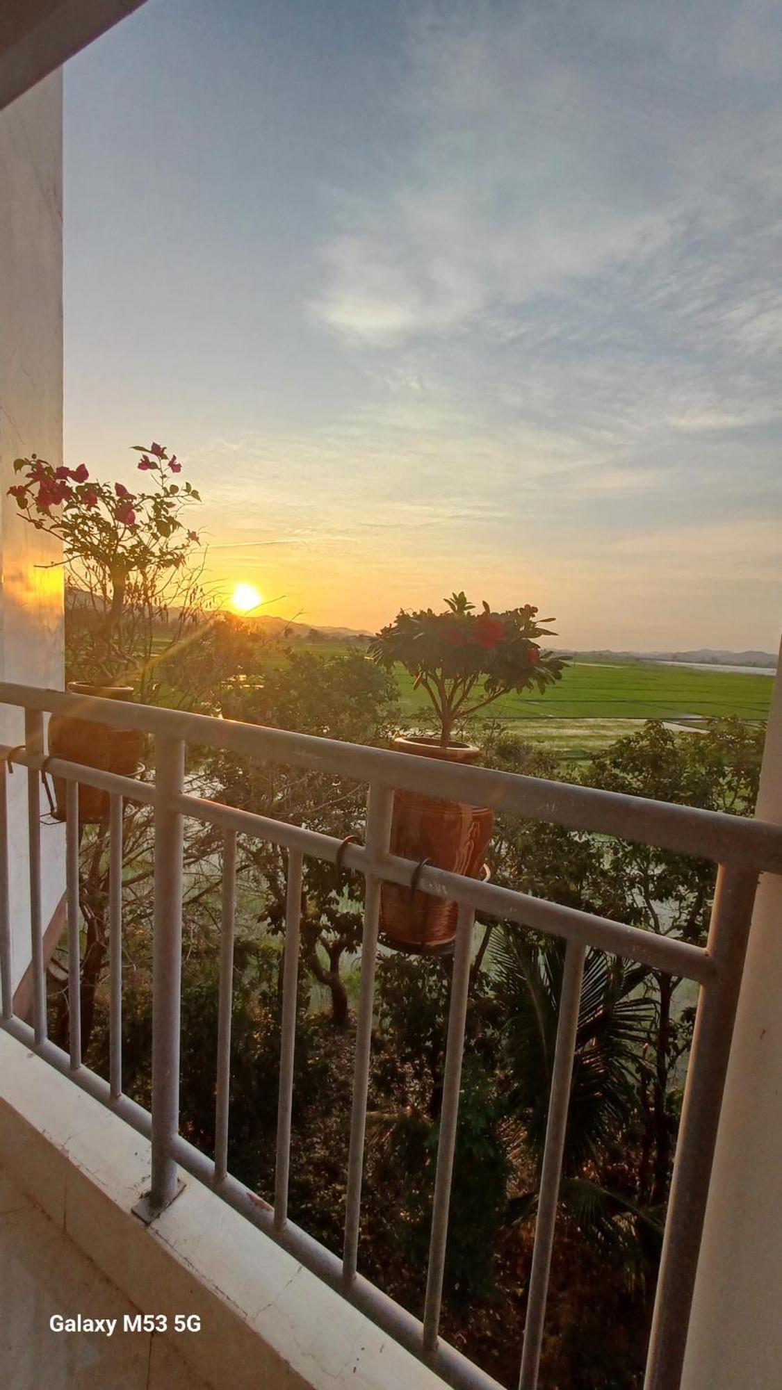 Lak View Hotel Lien Son Buitenkant foto