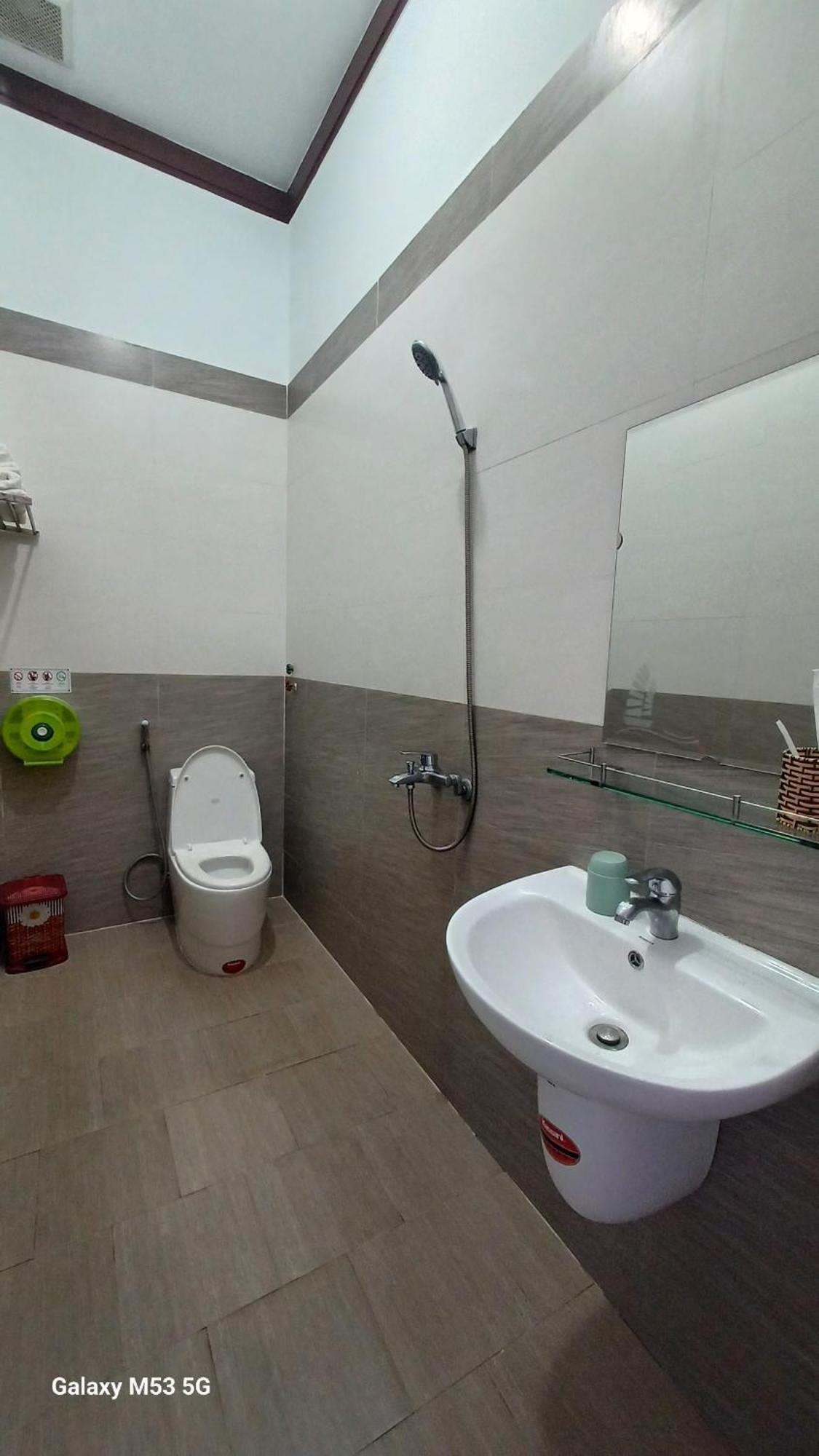 Lak View Hotel Lien Son Buitenkant foto